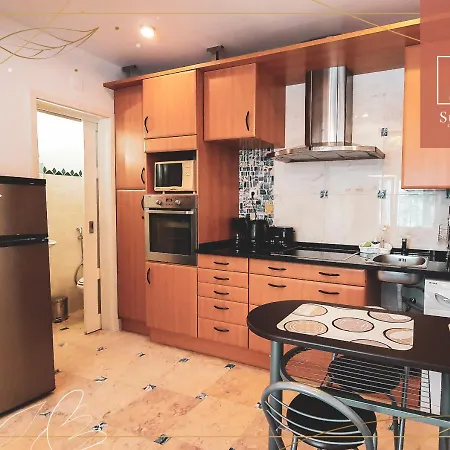 Yellow Daire Cascais